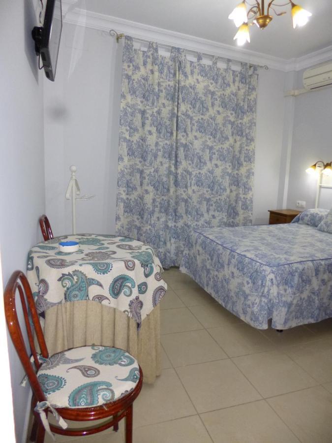 Hostal Virgen Del Rocio Los Palacios Y Villafranca Exterior foto