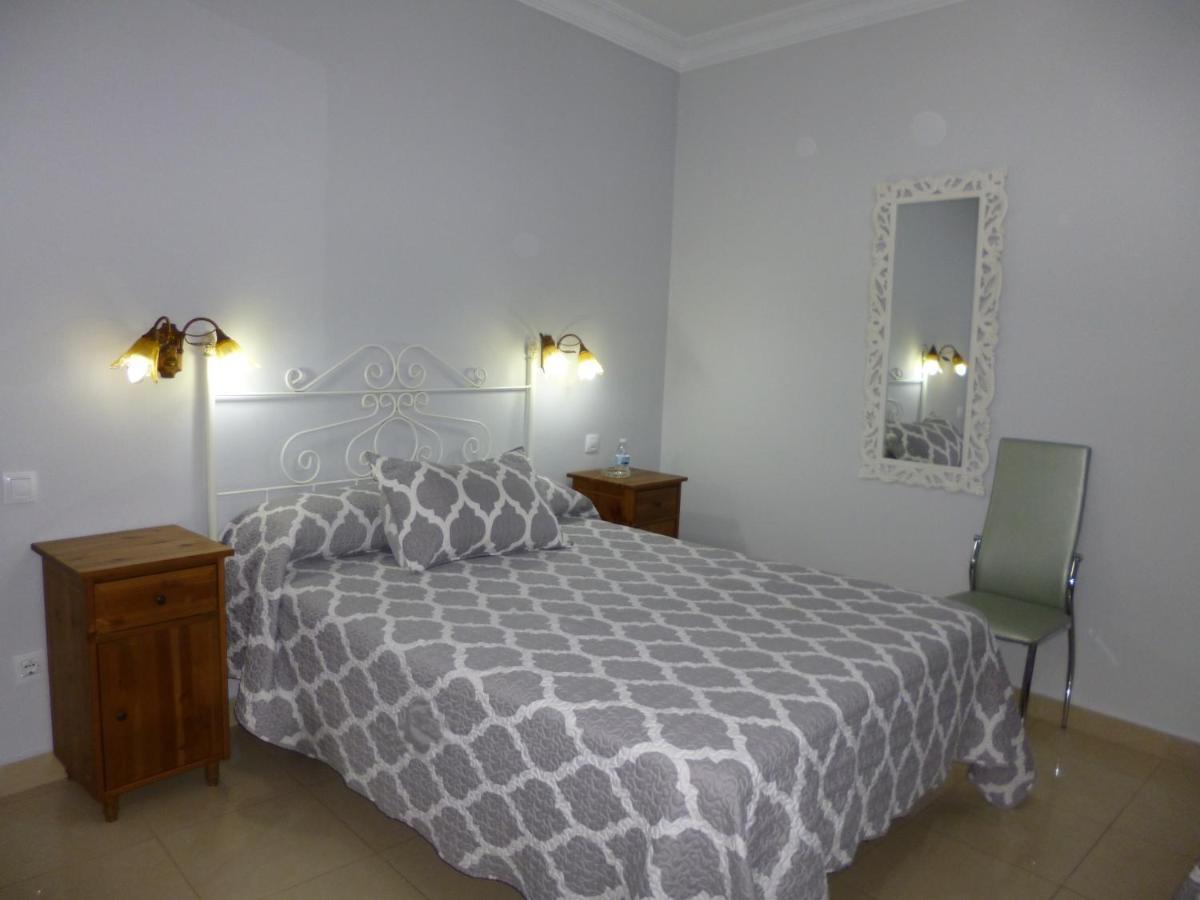 Hostal Virgen Del Rocio Los Palacios Y Villafranca Exterior foto