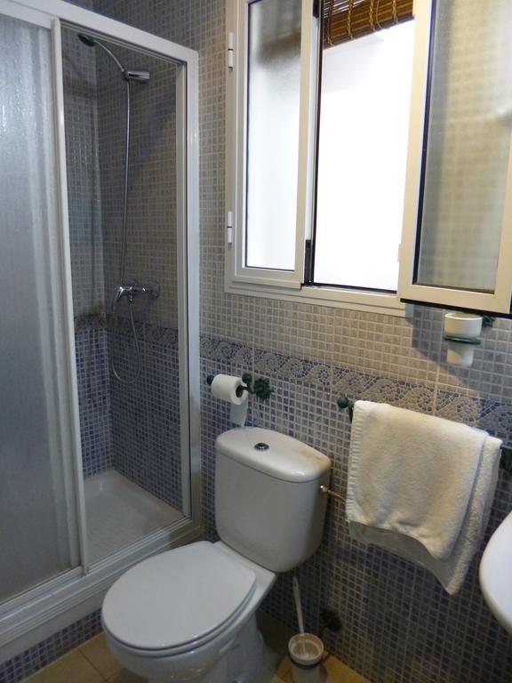 Hostal Virgen Del Rocio Los Palacios Y Villafranca Quarto foto