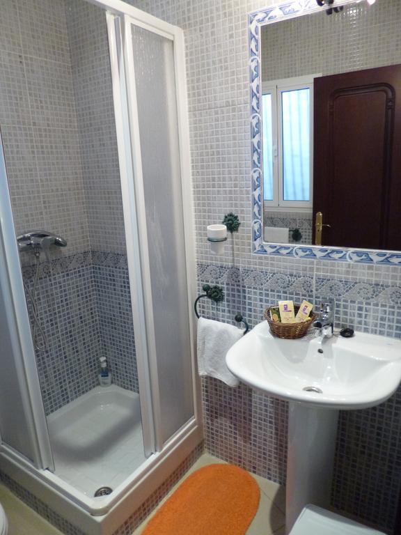 Hostal Virgen Del Rocio Los Palacios Y Villafranca Quarto foto